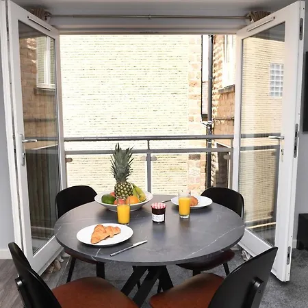 Self Catering - Regent's Court Azure